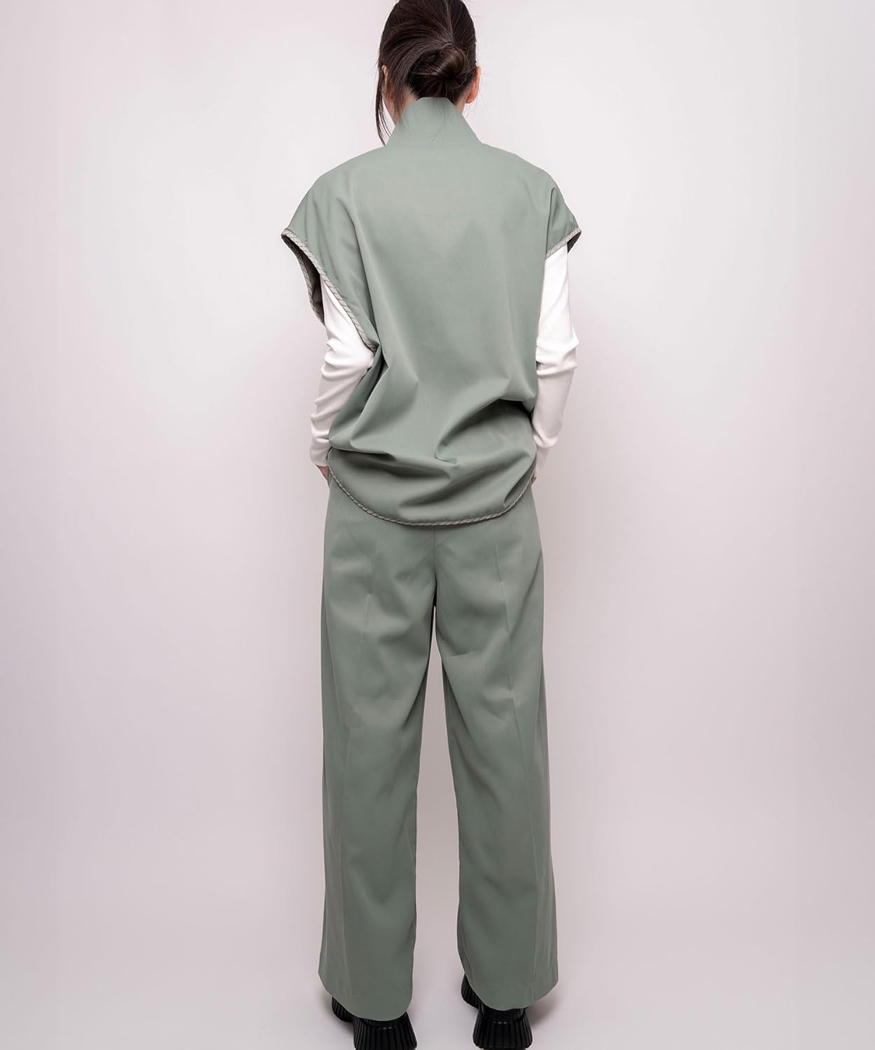 新品【ANCIENT FORESTS】ヨークダウンベスト　リアルファー　本革　黒 ANCIENT FORESTSヨークダウンベスト リアルファー 本革 黒 レディース