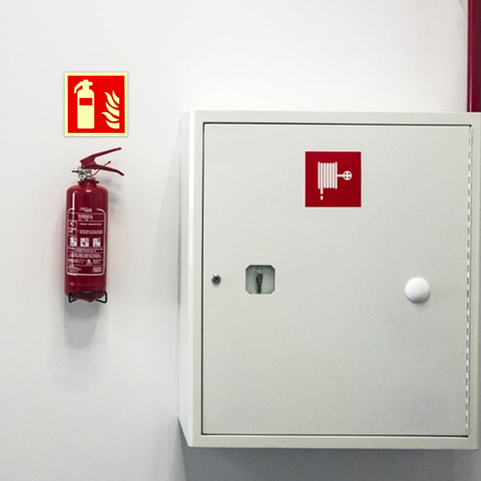 Cartello in vinile con estintore, adesivo da parete per finestre, negozio, segnaletica di sicurezza per luoghi di lavoro, segnaletica di sicurezza antincendio, cartello rosso con estintore - Italia