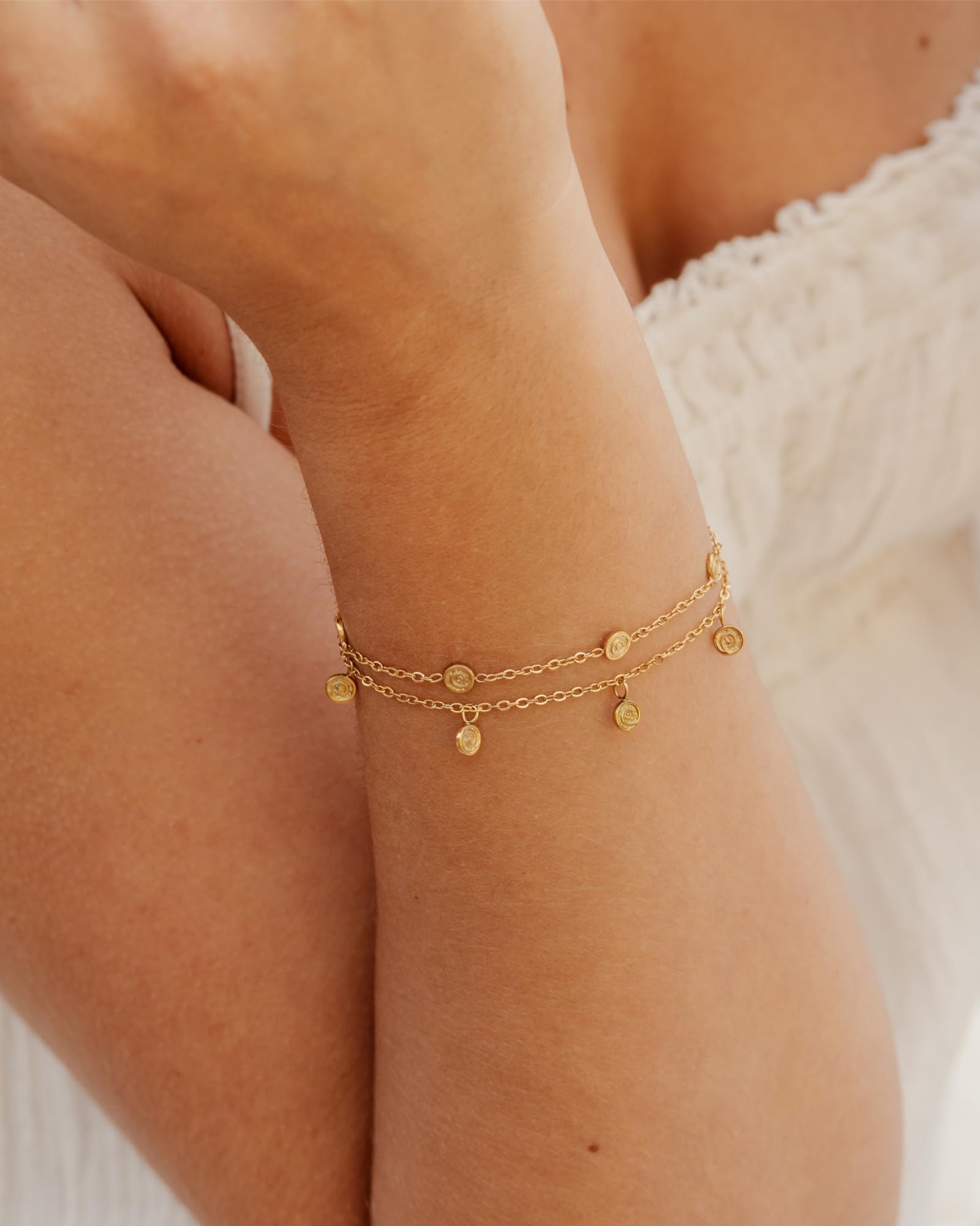 Luamaya mehrreihiges wasserfestes Armband mit Swirl-Anhänger für Damen