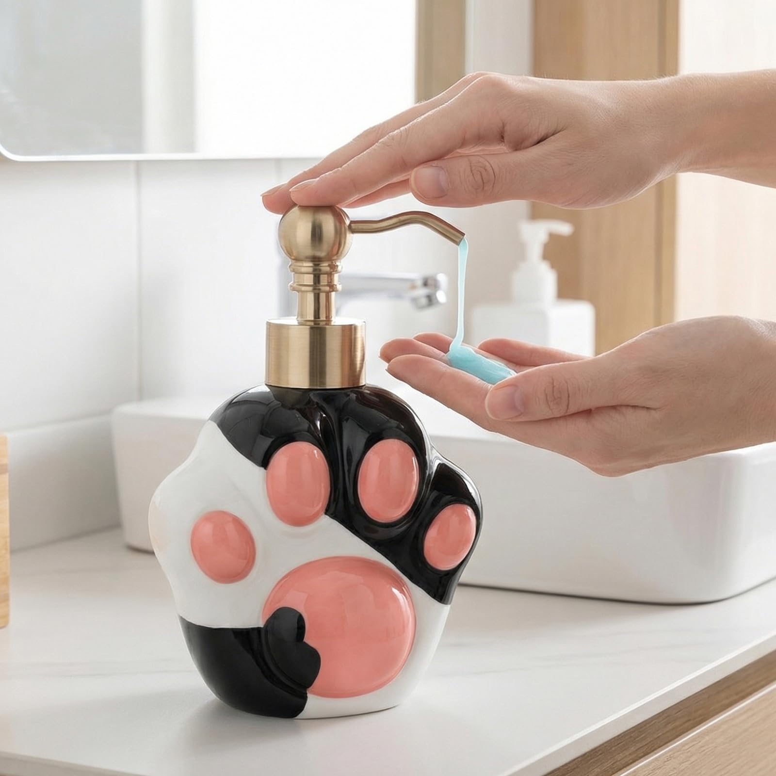 Distributeur de savon/lotion/désinfectant pour les mains en métal en forme de patte - Cadeau amusant - Rechargeable pour accessoires de cuisine et de salle de bain mignons (noir/blanc)