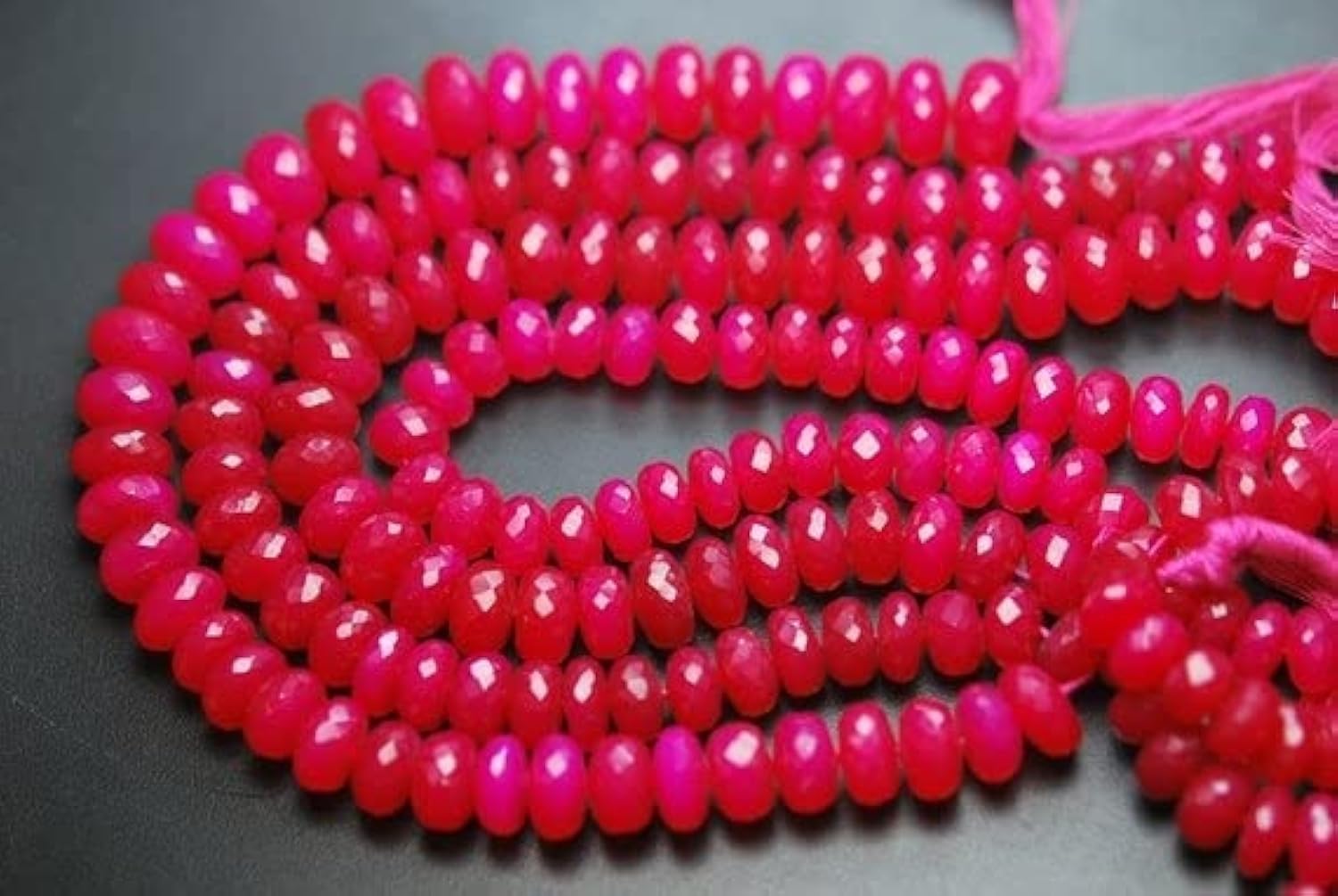 Perles en calcédoine rose facettées haut de gamme pour création de bijoux d'exception