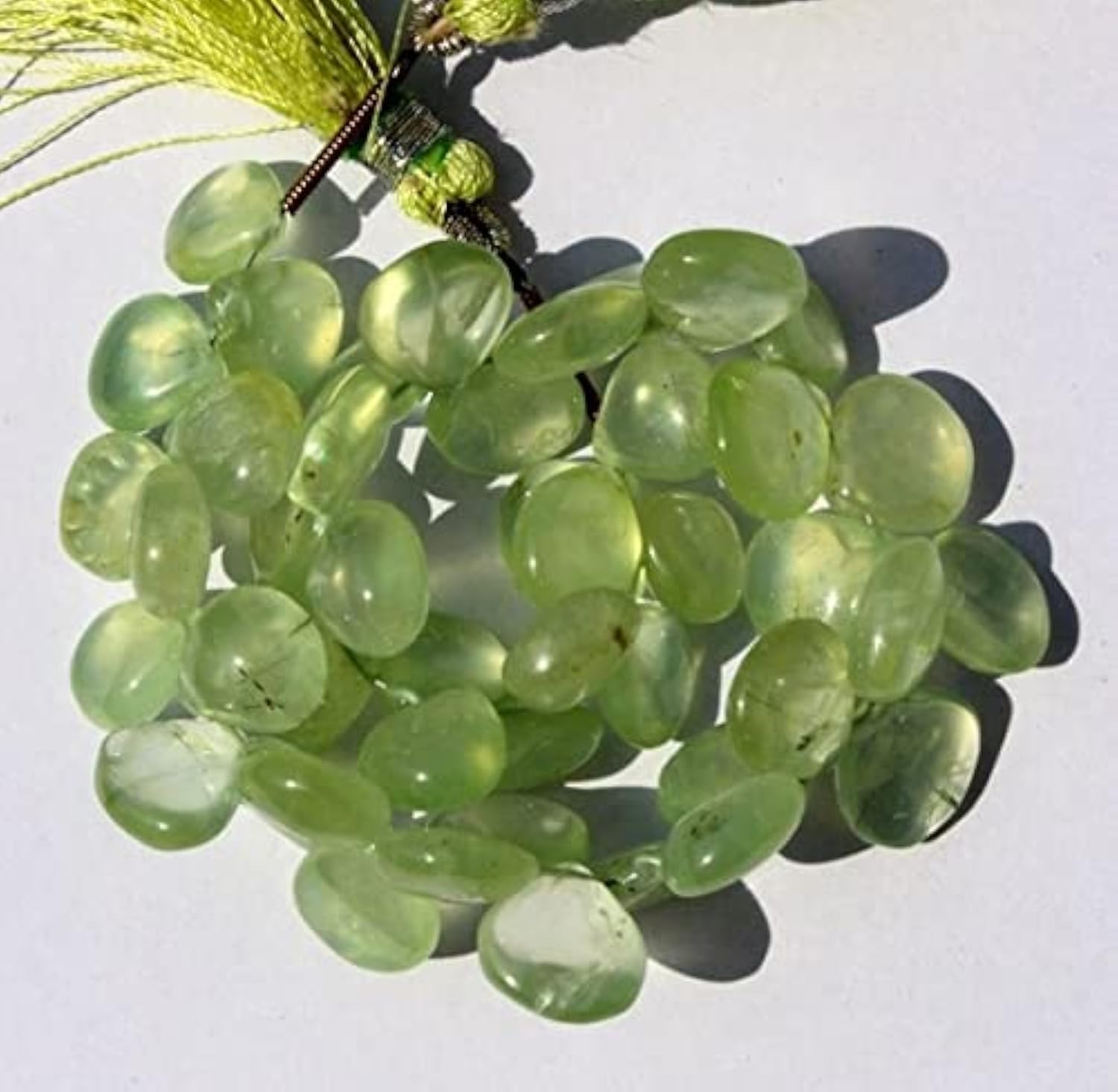 Préhnite naturelle haut de gamme en cœur briolette lisse pour bijoux d'exception