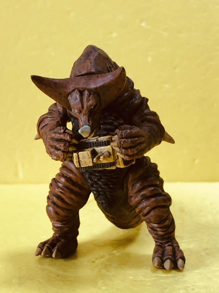 Amazon | 品 DGゴモラA HGマン セブン 怪獣 | ソフビ人形 | おもちゃ