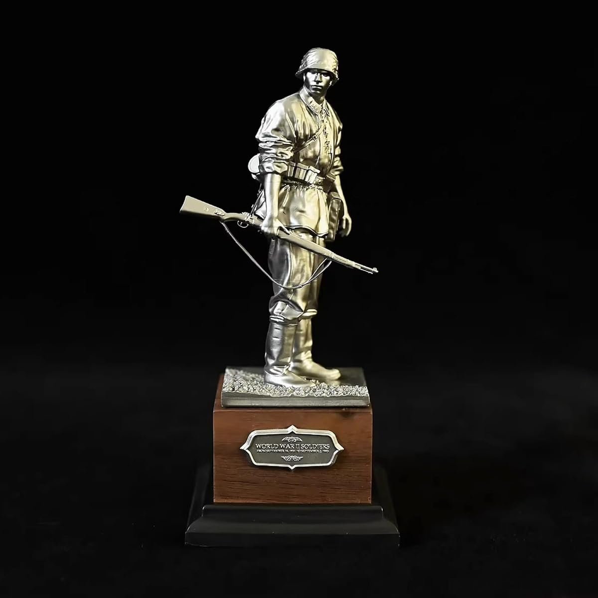 WWII Soldier Statue, Resin World War II Infantry Figurine with Rifle, Historical Military Decor for Home Office Shelf Desk