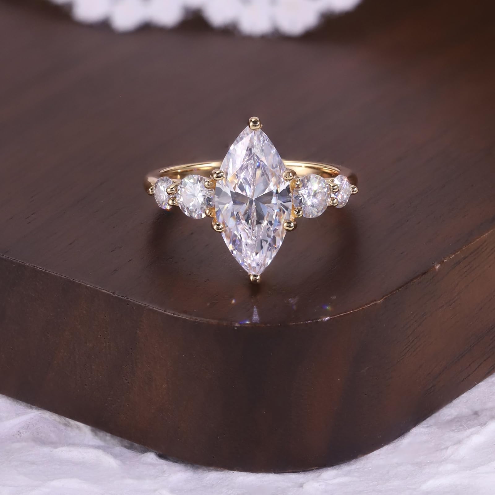 Obrączki ślubne złote damskie moissanit, 1 ct, oprawa 6-rapowa, szlif markizowy, 18K (750) żółte złoto – 1 ct obrączki ślubne, rozmiar damski 63 (20,1)