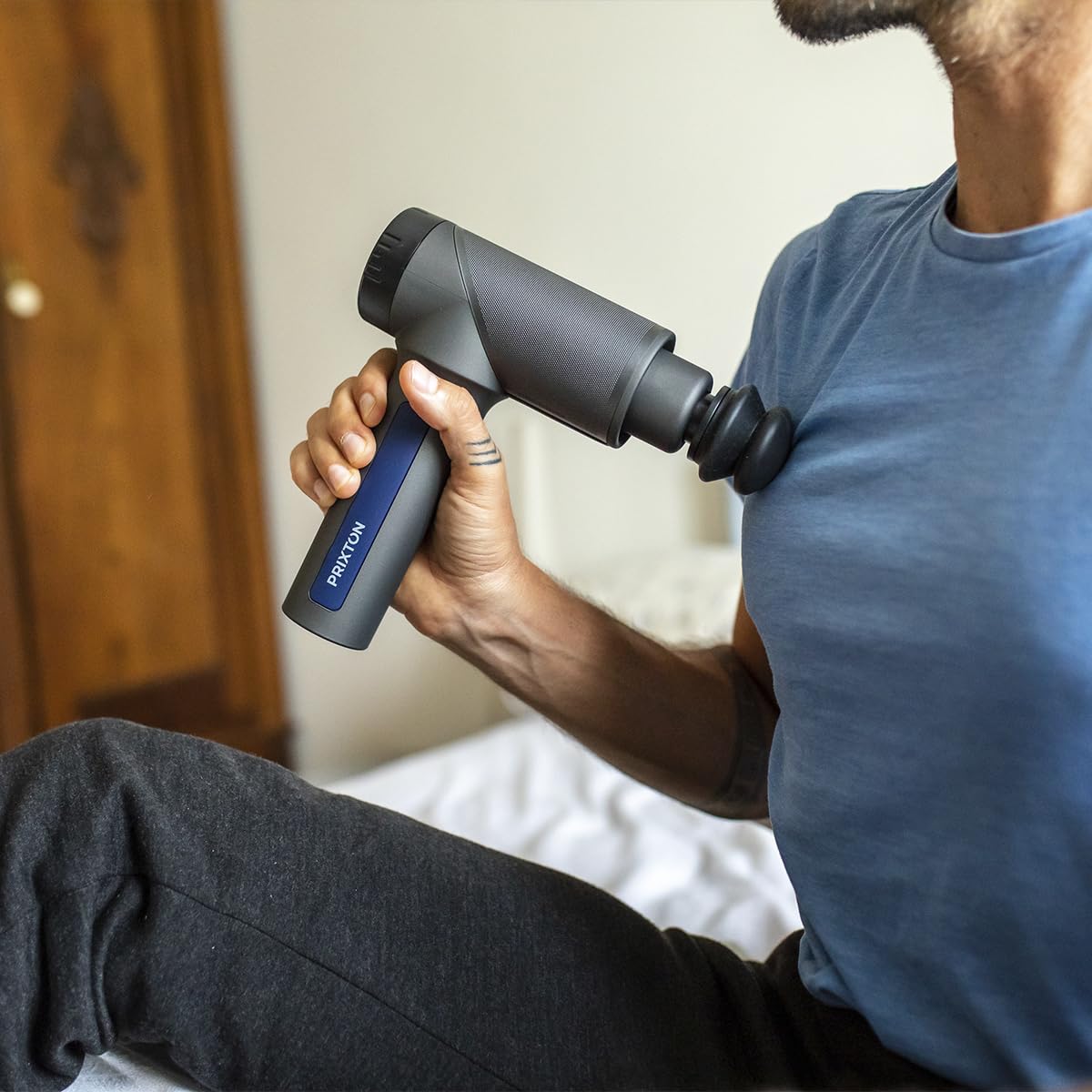 Prixton Profesjonalny pistolet do masażu mięśni 30 W, 3300 obr./min, 9 prędkości, 6 głowic, tryb fitness i fizjoterapii, bezprzewodowa i lekka konstrukcja MGF100