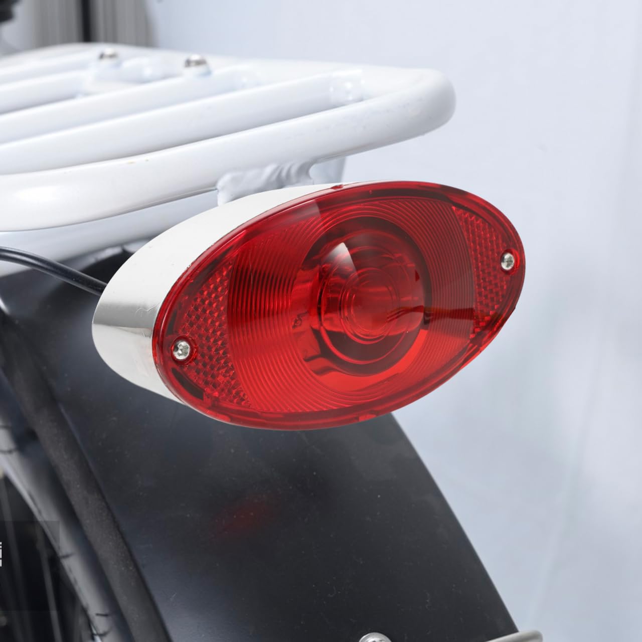 Garneck Feu Arrière Moto Plastique Œil de Chat Vintage Lumière Frein et Position Compatible Remplacement Rapide pour Éclairage Plaque Immatriculation Moto