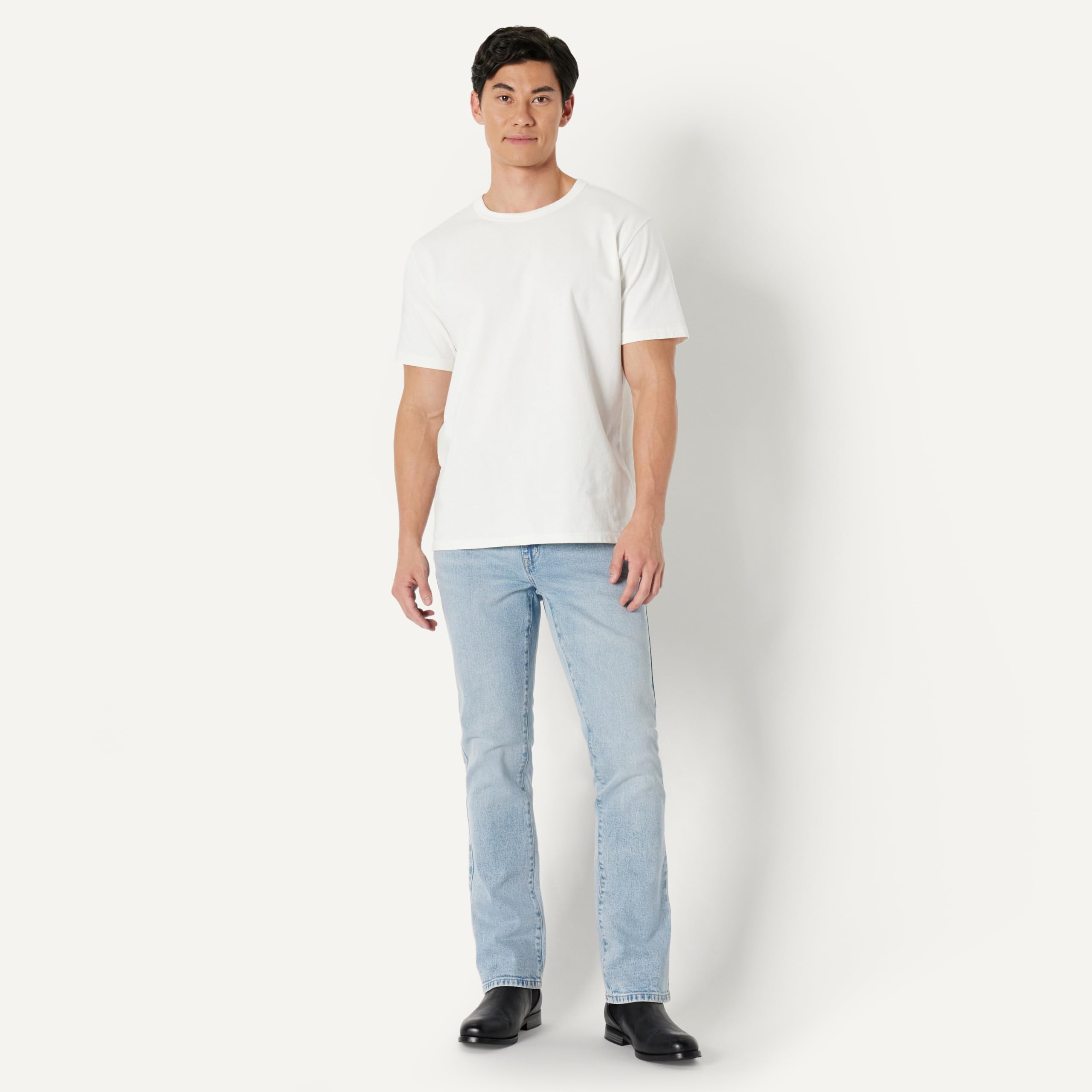 Amazon Essentials Jeans Bootcut Leggermente Elasticizzati, Vestibilità Aderente Uomo
