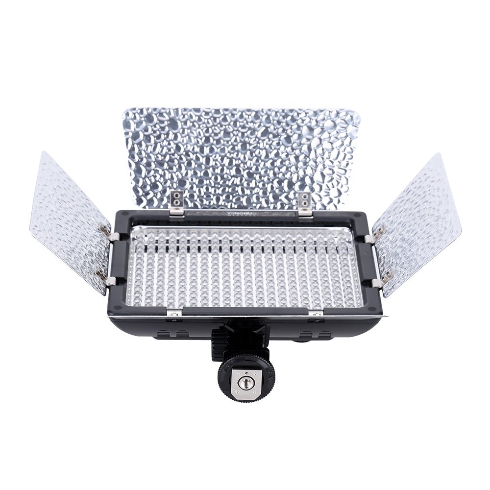 Yongnuo YN-300 III Camera LED Luce Video Regolabile 5500k Temperatura del Colore per DSLR Canon Nikon Olympus Pentax Samsung Sony con IR Funzionamento Remote Phone