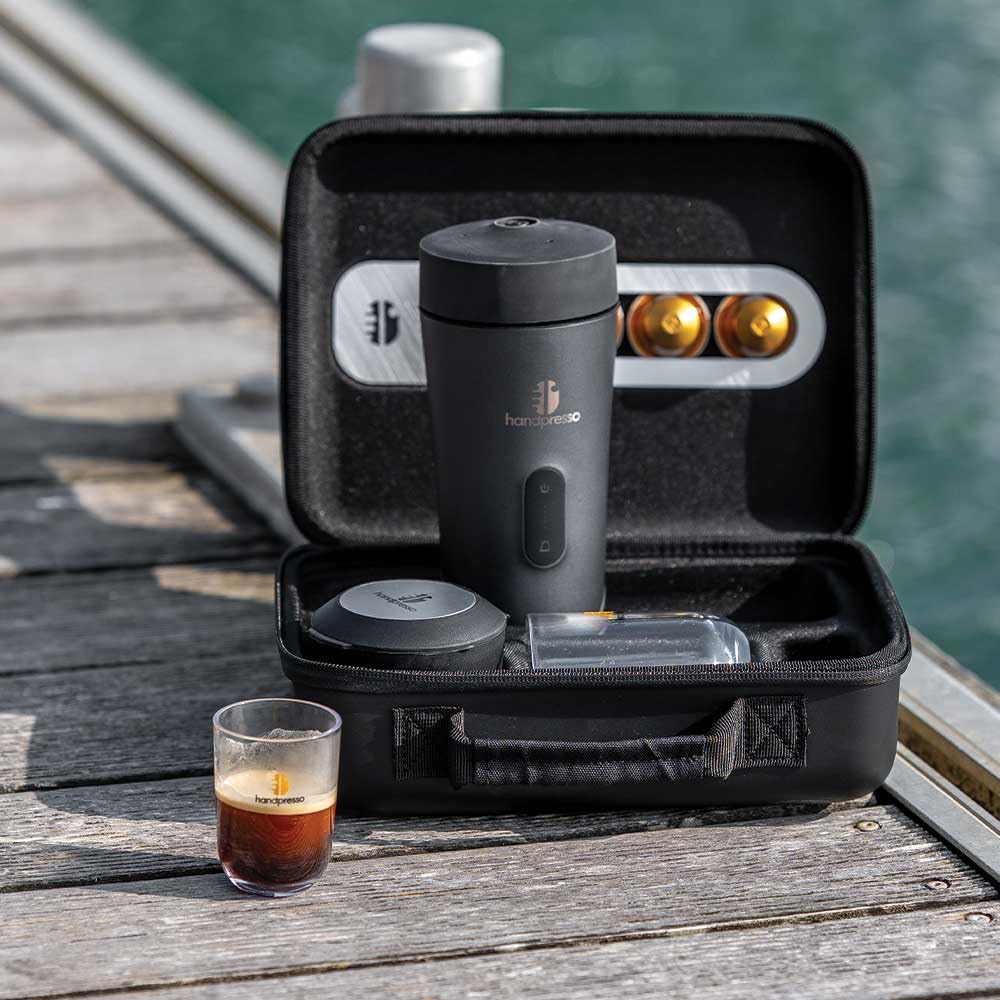 Handpresso Auto Set | Premium Reisekaffeemaschine mit Akku – USB-C | für Auto, Van und Camping | tragbare Kaffeemaschine für unterwegs | für Espressokapseln & nachfüllbare Kapseln | Espresso & Lungo