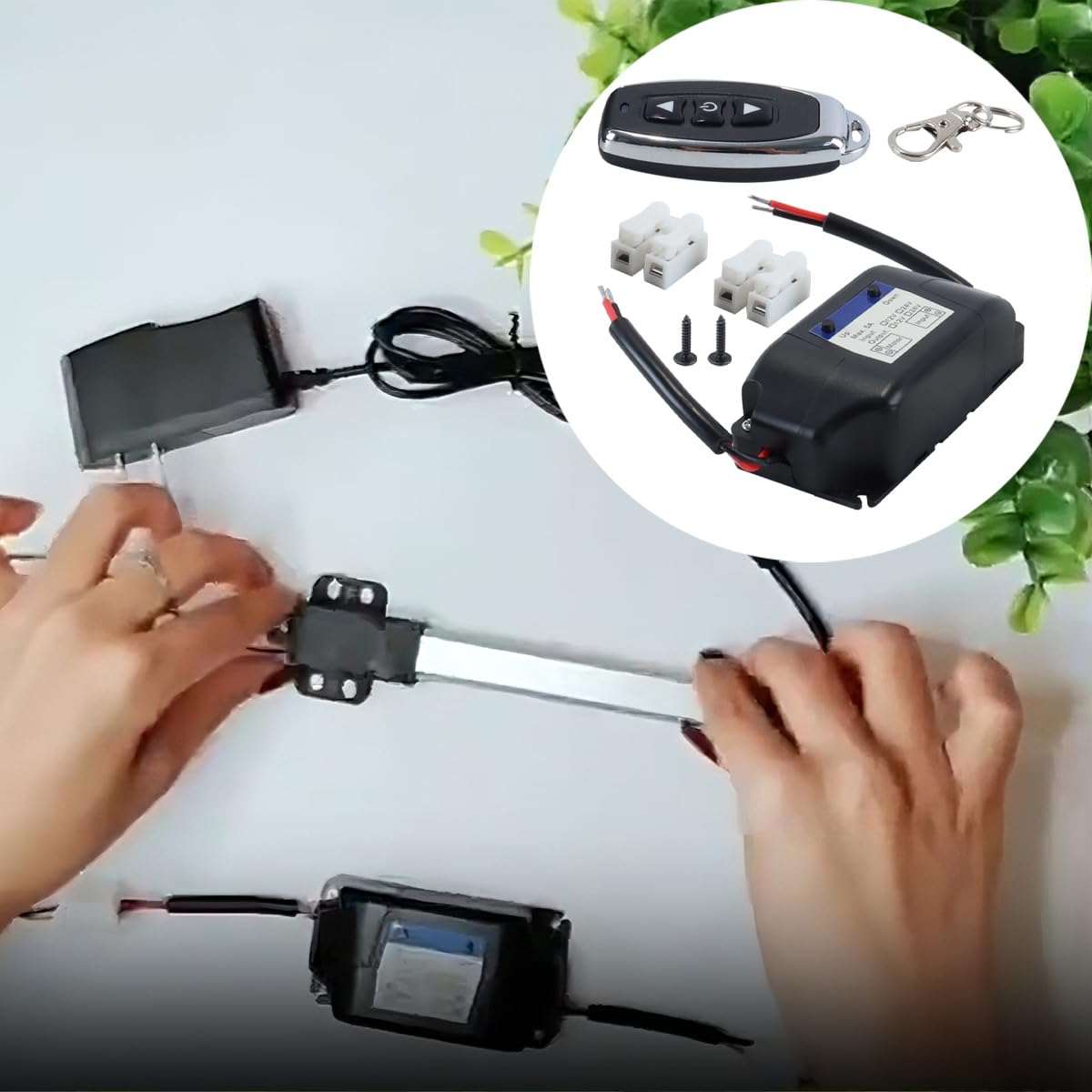 Contrôleur spécial pour actionneur électrique. Télécommande sans fil dédiée. Configuration possible en mode montée/descente (12 V/24 V).