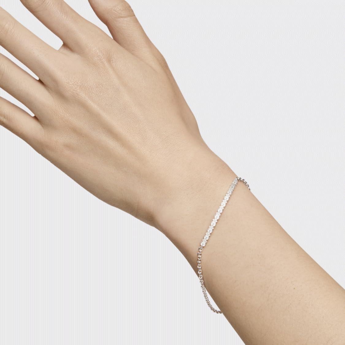 TOUS Pulsera de Plata de Primera Ley para Mujer con Motivo de 3.4cm, 17.5 cm de Largo, Clásica y Elegante, Colección Straight