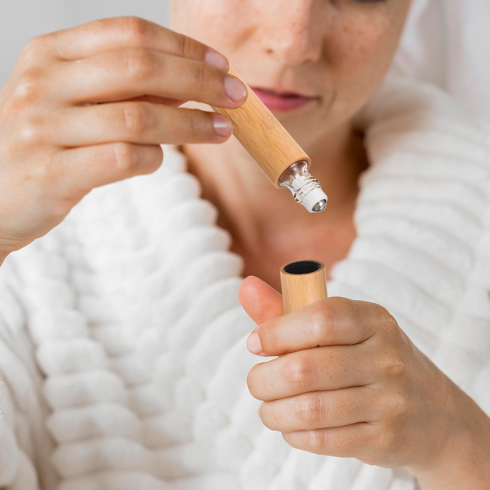 Botella Roll-on de Bambú y Vidrio 10 Ml, Envase Rellenable para Perfume y Aceites Esenciales, Botella de Viaje Compacta, Frasco Cosmético sin Logo, Recipiente Portátil