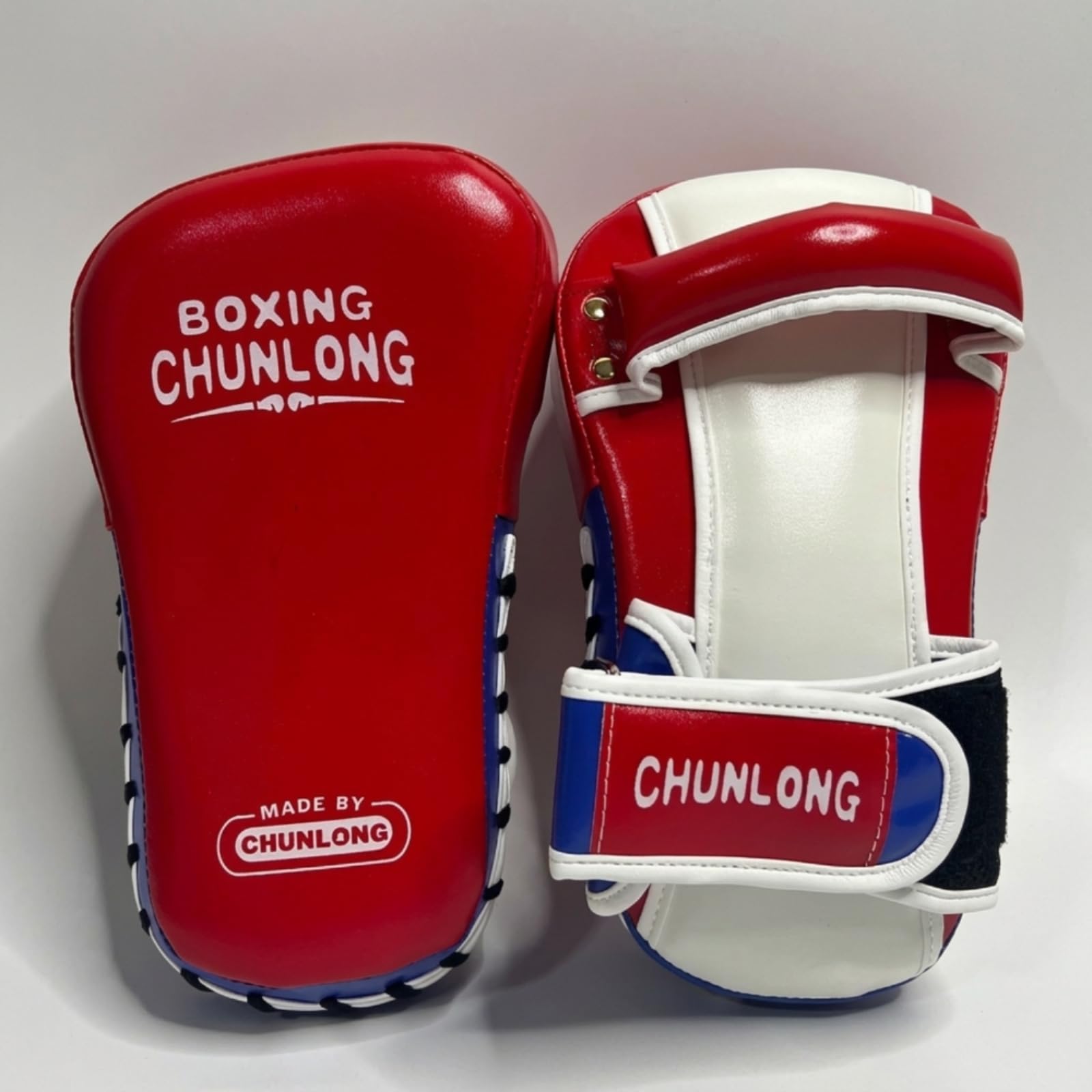 LOVIVER Allenamento Muay Thai Calcio Kickboxing Pad Curvo per Colpi con Schiuma Antiurto E Cuciture Resistenti Stabilità con Bordo Rialzato Cinghie Regolabili