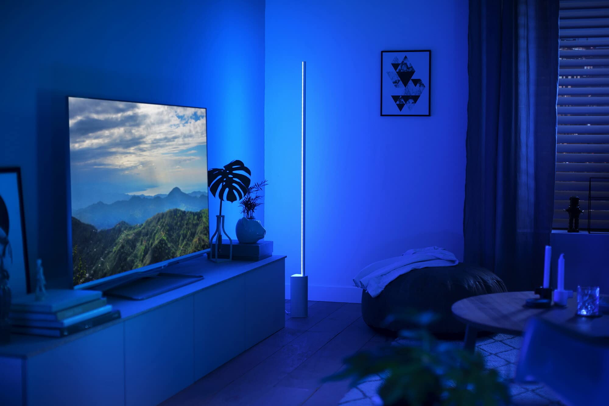 Philips Hue White & Color Ambiance Signe LED Stehleuchte (2.550 lm), dimmbare Stehlampe für das Hue Lichtsystem mit 16 Mio. Farben, smarte Lichtsteuerung über Sprache und App, silber
