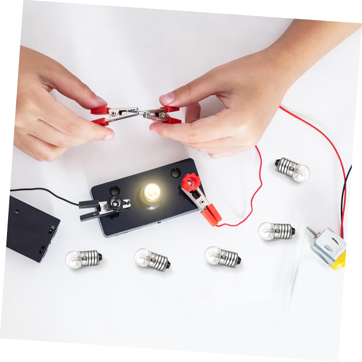 Holibanna 50pcs Mini Light Bulbs 1.5V for Physics Laboratory Electrical Teaching Supplies Flashlight Replacement Bulbs for Science Experiments