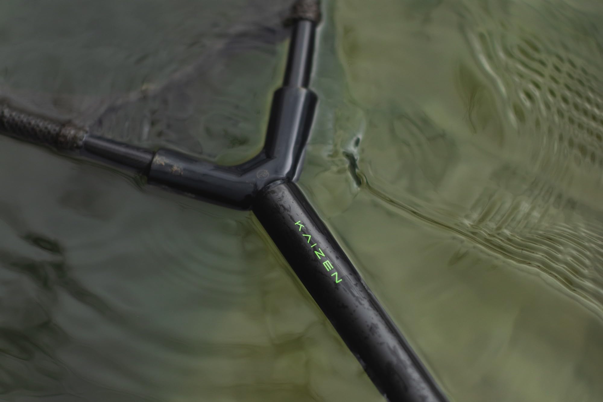 Retino Korda Kaizen Verde 42” (Incl. Blocco Spargitore & Manico) | Guadino da pesca