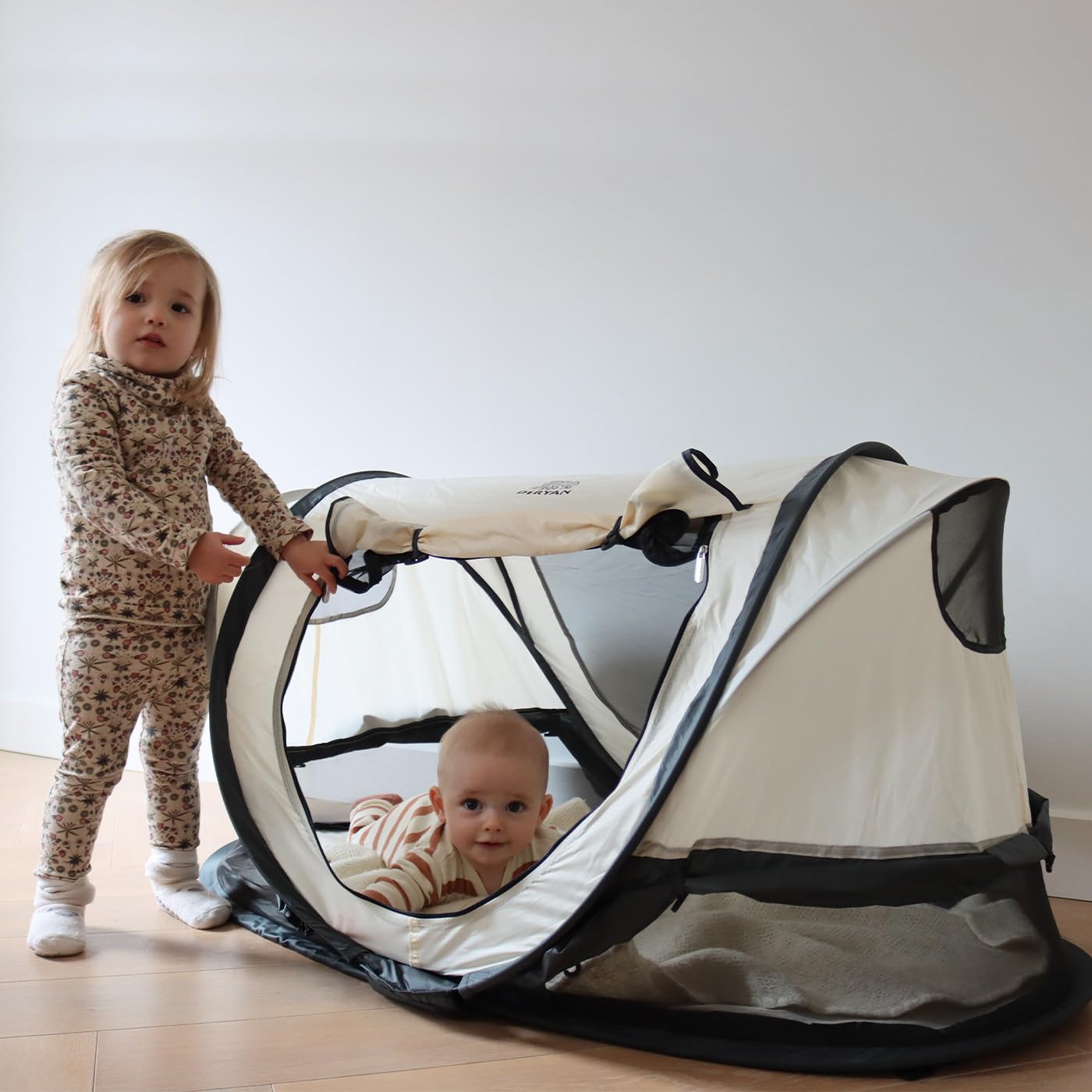 Deryan Shane Lit de Voyage Pour Petits Enfants Avec Matelas - De la Naissance Jusqu'à 3 ans - Tente Bébé Pop-Up Montée en 2 Secondes - Moustiquaire et Sac de Voyage Inclus - 120x70x60 cm (Crème)