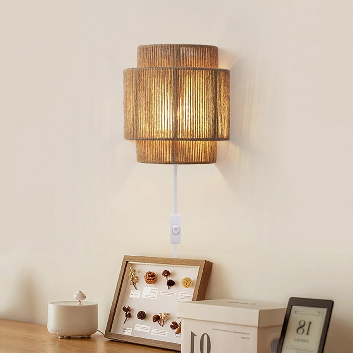 Wandleuchte Innen mit Schalter, E27 Boho Vintage Rattan Wandlampe mit Stecker Kabel, UP & Down Beleuchtung Nachttischlampe Handgewebter Rustikal Rattan Bambus Dekolampe für Wohnzimmer Schlafzimmer