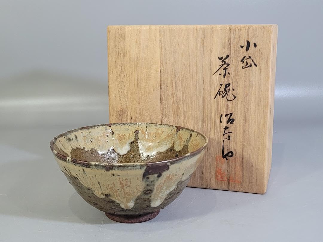Tea utensils: Small rice pot, matcha bowl. *Wooden box is not included for international shipment