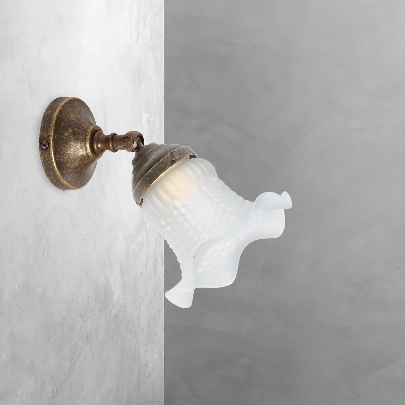 arterameferro Applique Lampada da Parete Faretto in Ottone Brunito con Vetro Bianco Satinato, E14 Max 40W, Diametro Base 8 cm, Lunghezza 14 cm, Altezza 10 cm