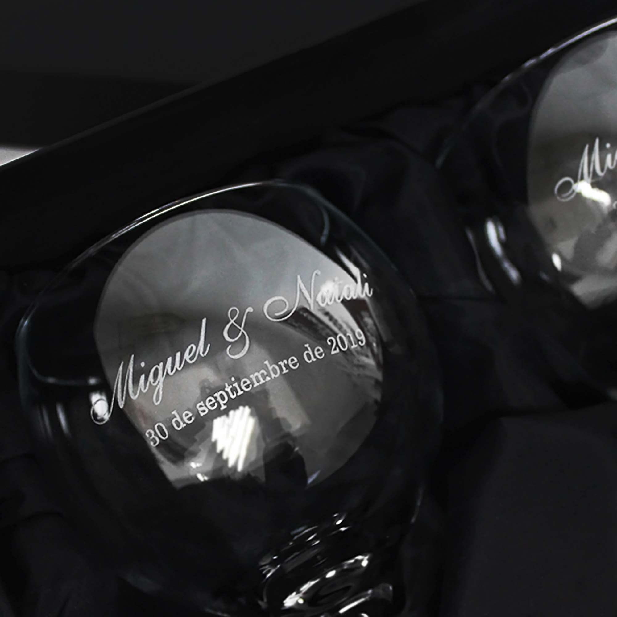 Copas de balón Gin Tónic personalizadas mediante grabado a láser con estuche a juego - Regalo personalizado (Nombres y fecha)
