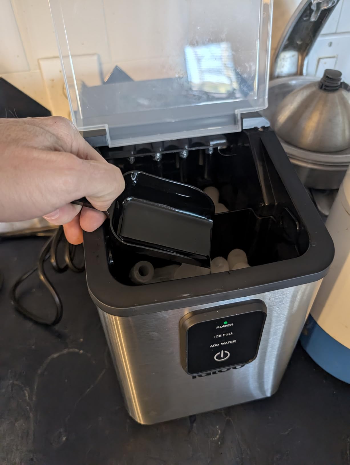 Quick and quite, but cubes melt quickly