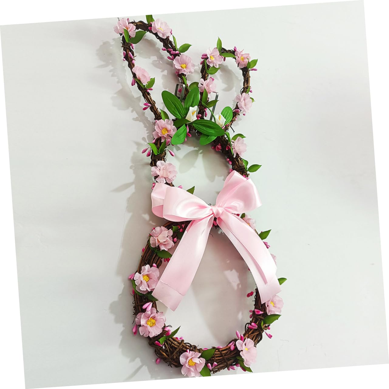 Ghirlanda di Coniglietto Pasquale in Stoffa e Vimini Decorazione Primaverile per Interni e Spazi Esterni