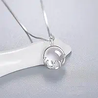 Colar feminino com pingente de pedra da lua branca com design de chifre banhado a prata, ajustável, moderno, elegante, joia para presente