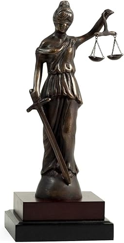 bey-berk 13H en Internacional. Lady Justicia Escultura
