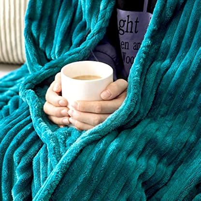 MIULEE Kuscheldecke Fleecedecke Flanell Decke Pompoms Einfarbig Wohndecken Couchdecke Flauschig Überwurf Mikrofaser Tagesdecke Sofadecke Blanket Für Bett Sofa Schlafzimmer Büro 125x150 cm Blaugrün – Bild 6