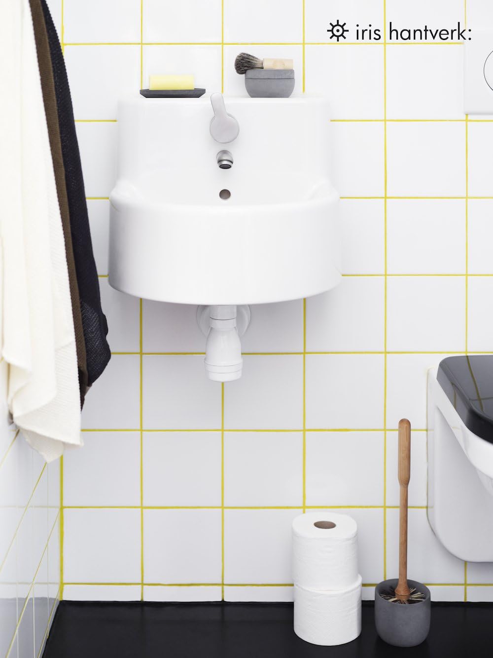 Iris Hantverk Birch Wood Toilet Brush and Soft Concrete Cup in Dark Grey