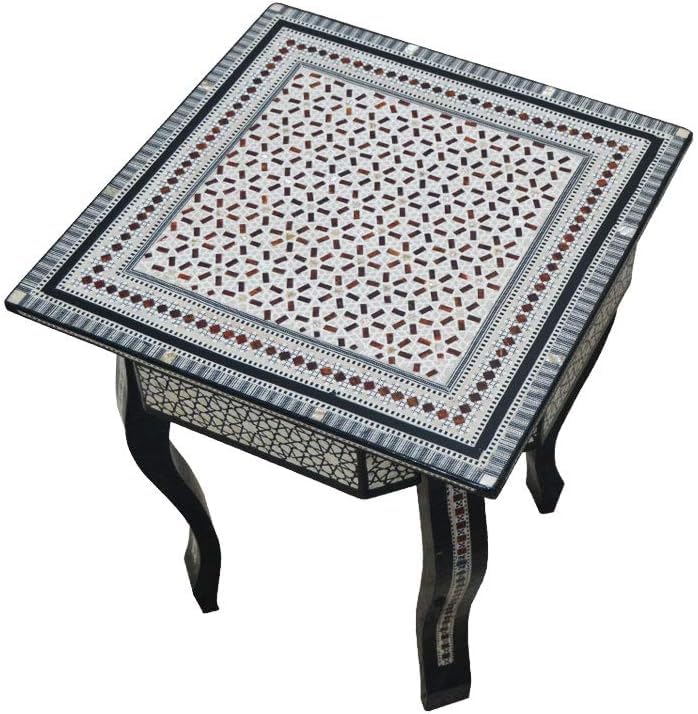 Table carrée en bois avec incrustations de nacre fabriquée à la main en Egypte