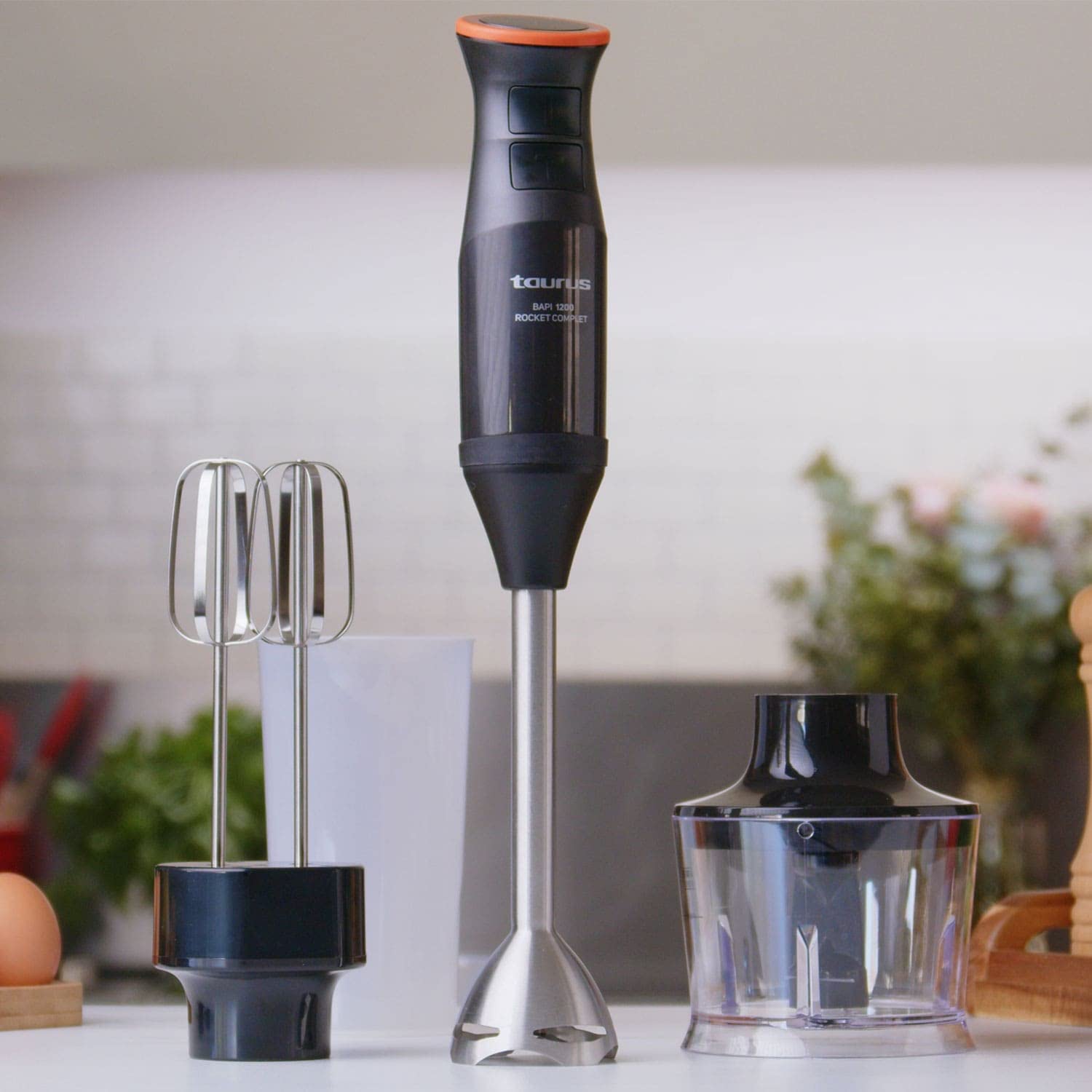 Taurus – Batidora de Mano BAPI Rocket Complet, 1200W, 20 Velocidades Ajustables + Turbo, 2 Cuchillas Acero Inoxidable, Vaso Medidor 500 ml, Jarra Picadora 350 ml, Lavavajillas, Soft-Touch
