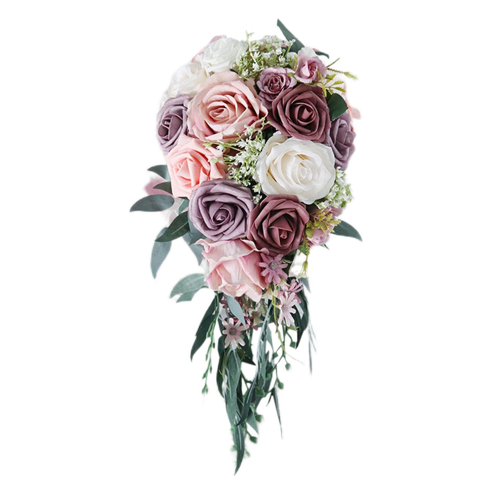 Bouquet de mariée de roses artificielles pour des souvenirs magiques