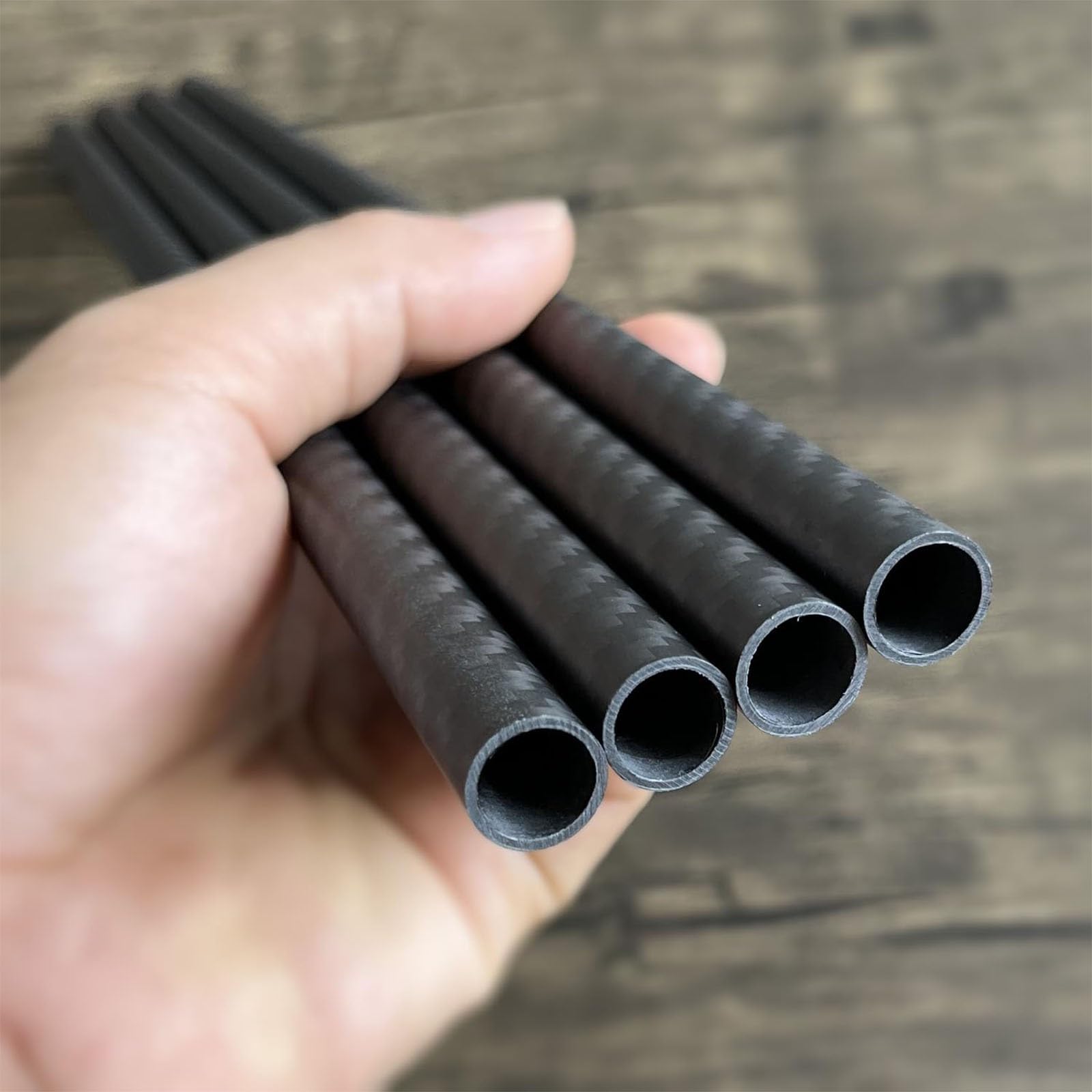 Rura z włókna węglowego, okrągła rura o wysokiej wytrzymałości, grubość ścianki 0,05 mm, długość 500 mm, lekki pręt z włókna węglowego