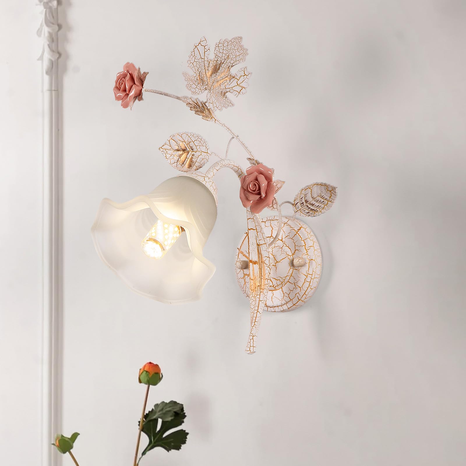 Blumen Wandlampe Innen Vintage,Weiße-Goldene Metal Base Deco Wandleuchte,Flower Lamp mit Glas-Lampenschirm Wall Sconces,Rosa Keramik Lampe Blume Wandleuchte füR Flur,Küche,Esszimmer,1Köpf.