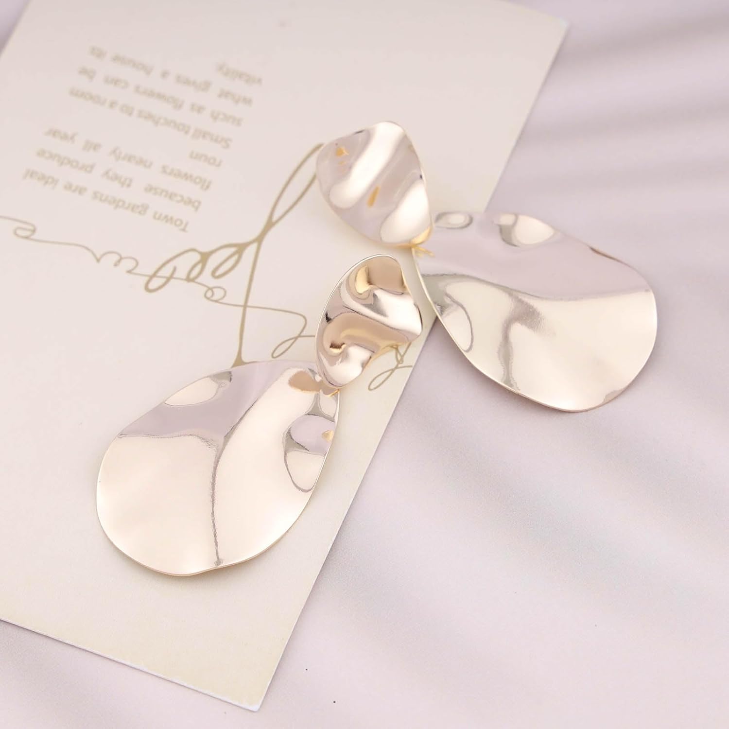 Andelaisi Boho Irregular Leaf Dangle Earrings Vintage Hammered Leaf Earrings Gold Oval Geometric Earrings Personalized Oval Statement Earrings Jewelry for Women - Image 4