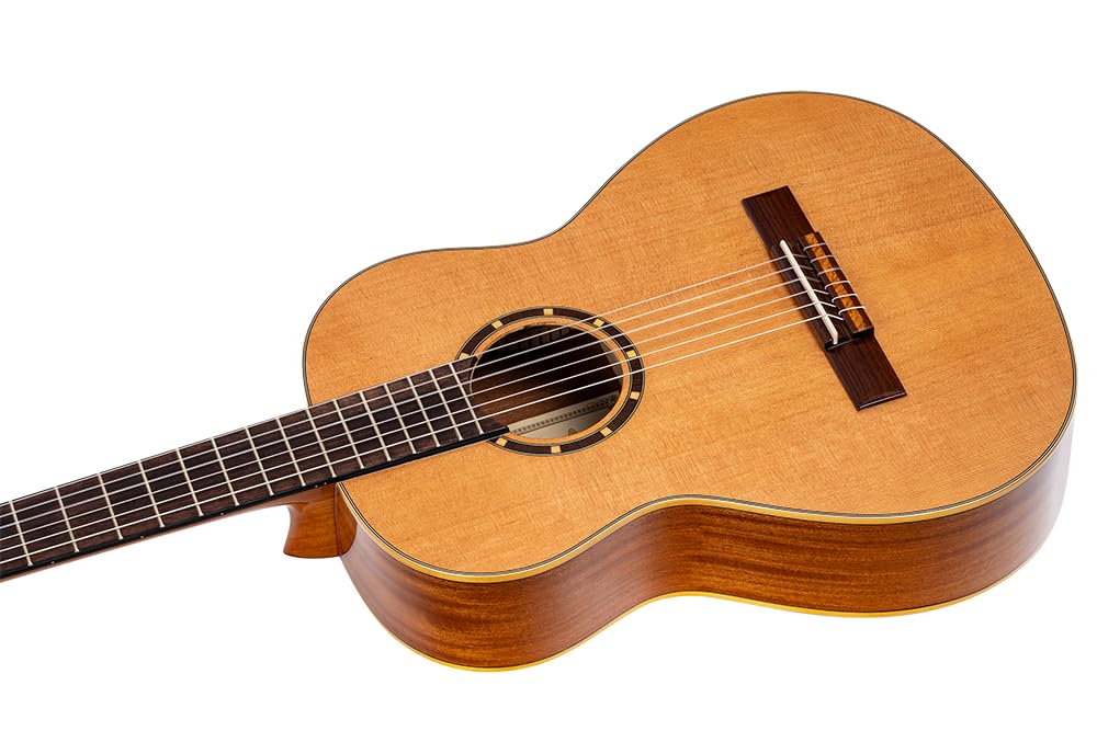 Ortega Guitars 3/4 Konzert Gitarre – Family Series – Inklusive Gig Bag – Zeder, Mahagoni, Hochglanz Natur (R122G-3/4)
