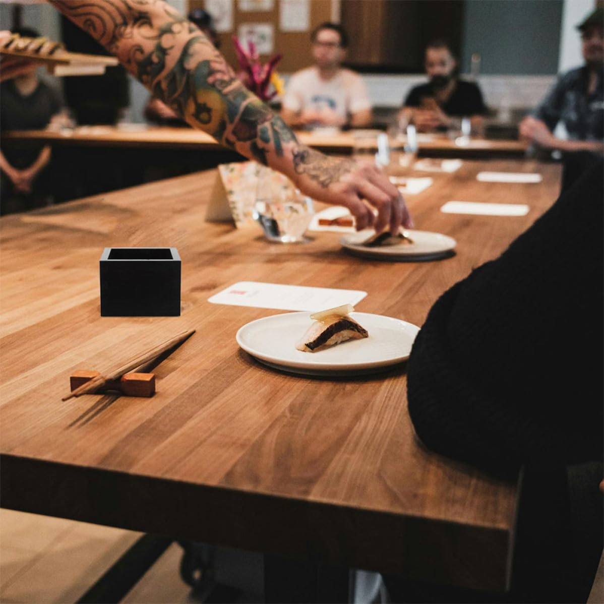 Operitacx 3 Stück Japanisches Sake Becher aus Schwarzem Holz mit Quadratischem Design und Duftverstärkung für Sushi Restaurants und Vielseitige Nutzung