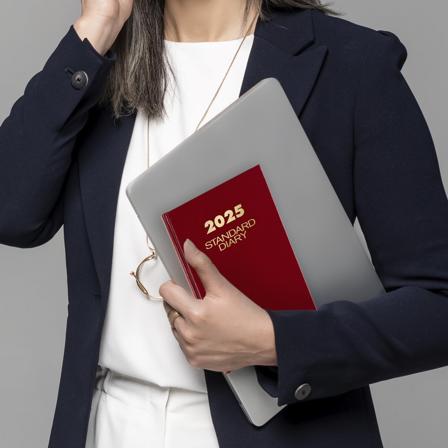 AT-A-GLANCE Agenda 2025, standard, giornaliera, 14 x 20 cm, piccola, copertina rigida, colore rosso (SD3871325)