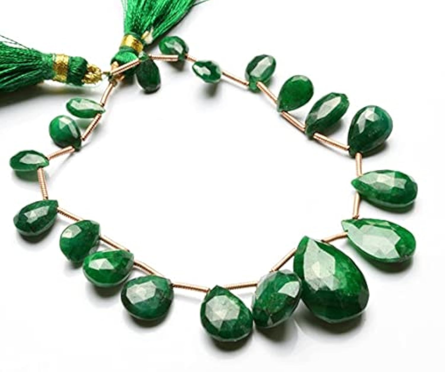 Perles émeraude véritables de qualité supérieure en poire facettée pour haute joaillerie