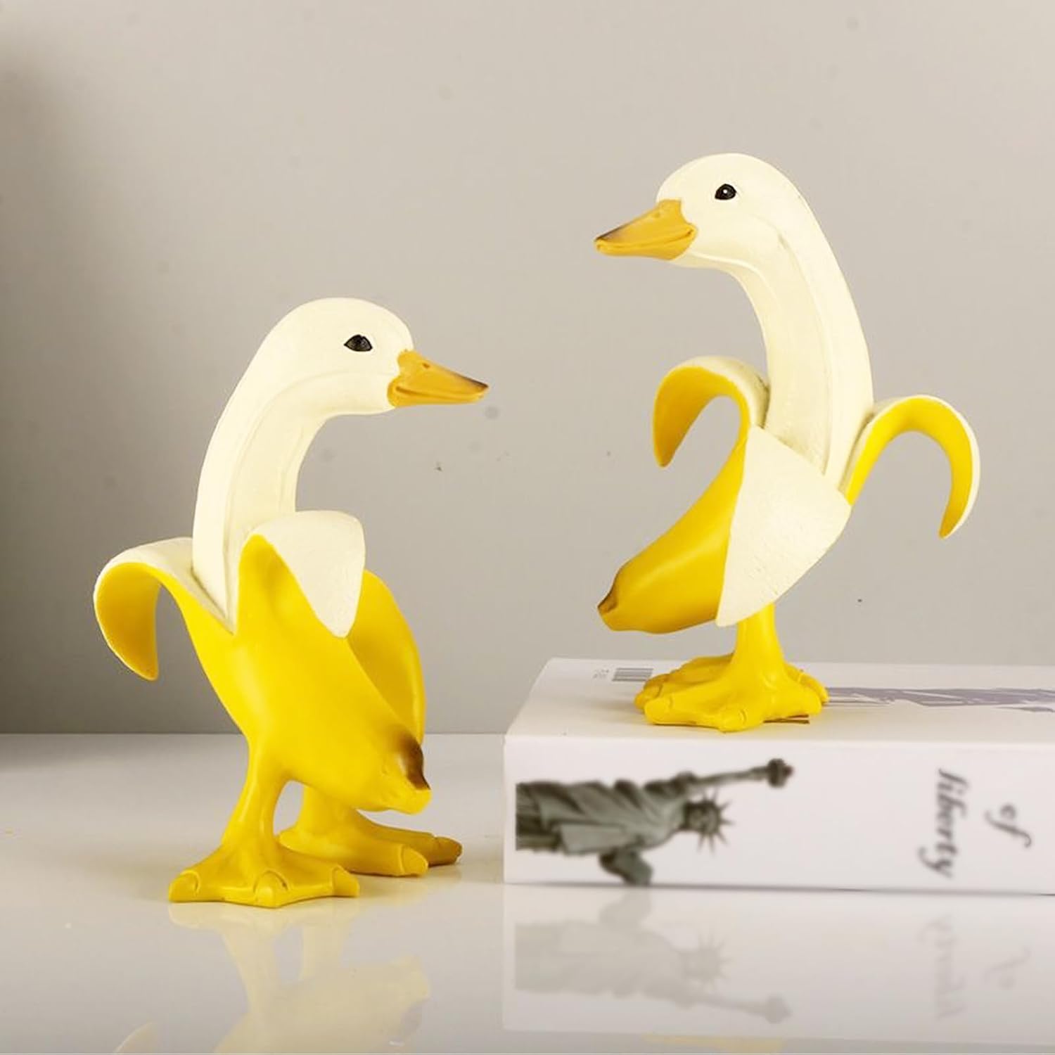 WELLMILLER Banana Duck Statue Garden Statues Cute Duck Resin Art Statues for Home and Outdoor Garden Decoration