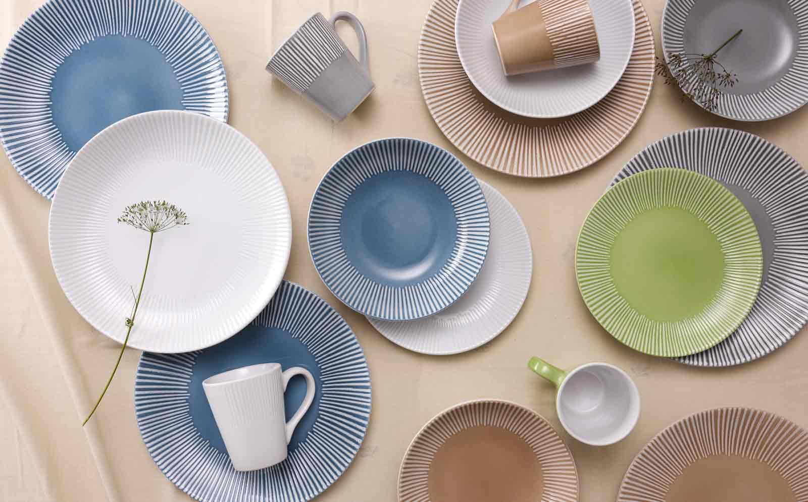 Ritzenhoff & Breker Banda Frühstücks-Set 18-teilig, Teller (21 cm) Schalen (14 cm) und Becher (315 ml) mit Streifen-Relief, Minimalistisches Geschirr in Coupe-Form, Spülmaschinenfest, Steingut, Blau