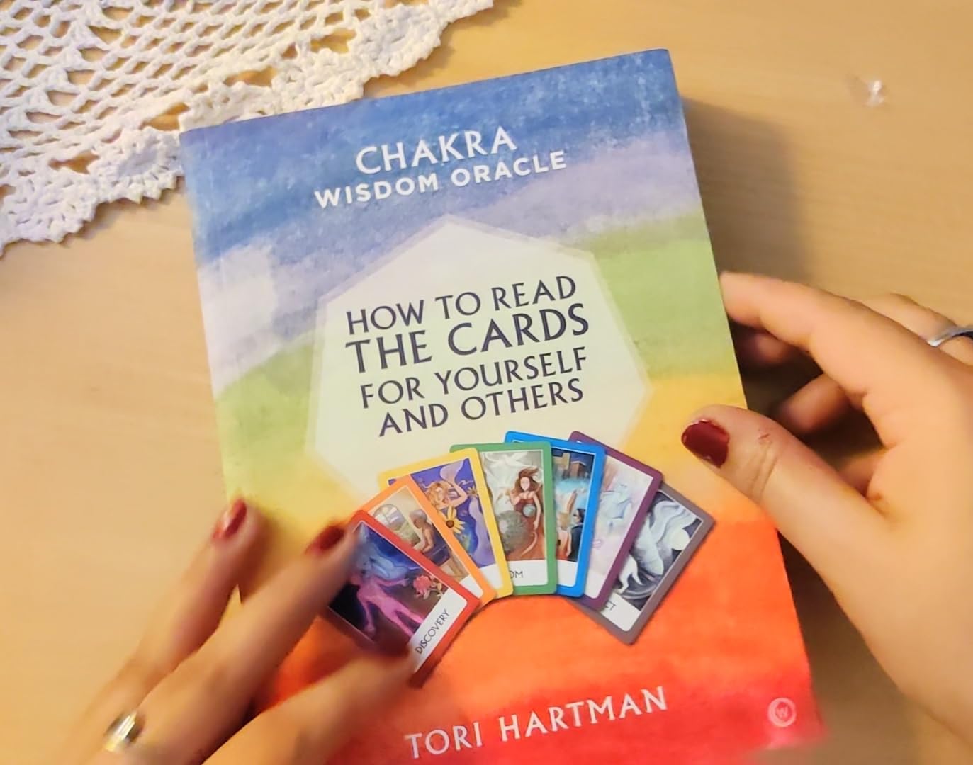 How to Read the Cards for Yourself and Others: Chakra Wisdom Oracle ...