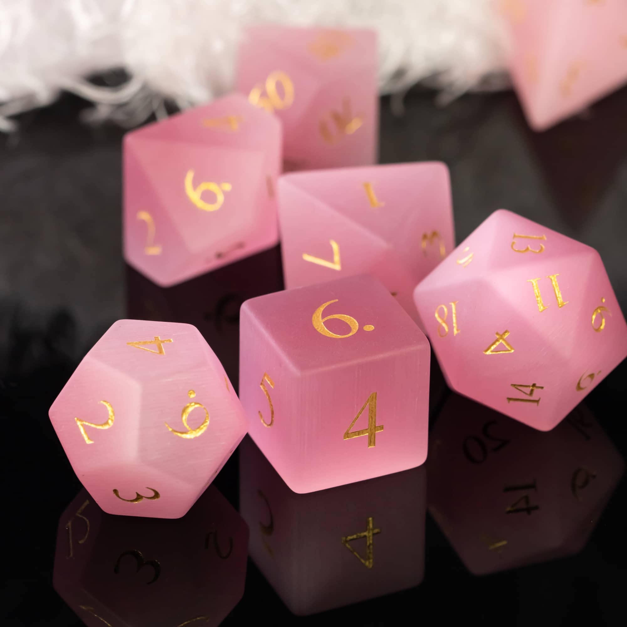 UDIXI Juego de dados de piedras preciosas de Navidad, 7 dados de cristal DND para mazmorras y dragones, dados de piedra hechos a mano para juegos de mesa MTG (ojo de gato rosa)