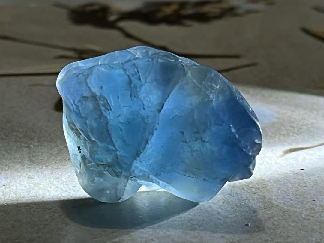 Amazon.co.jp: バイカラー ブルー フローライト 蛍石 ラフ