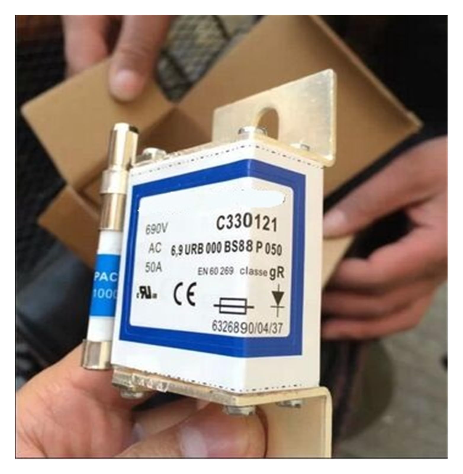 Fusibles BS000UB69V100P K330128 protection haute précision