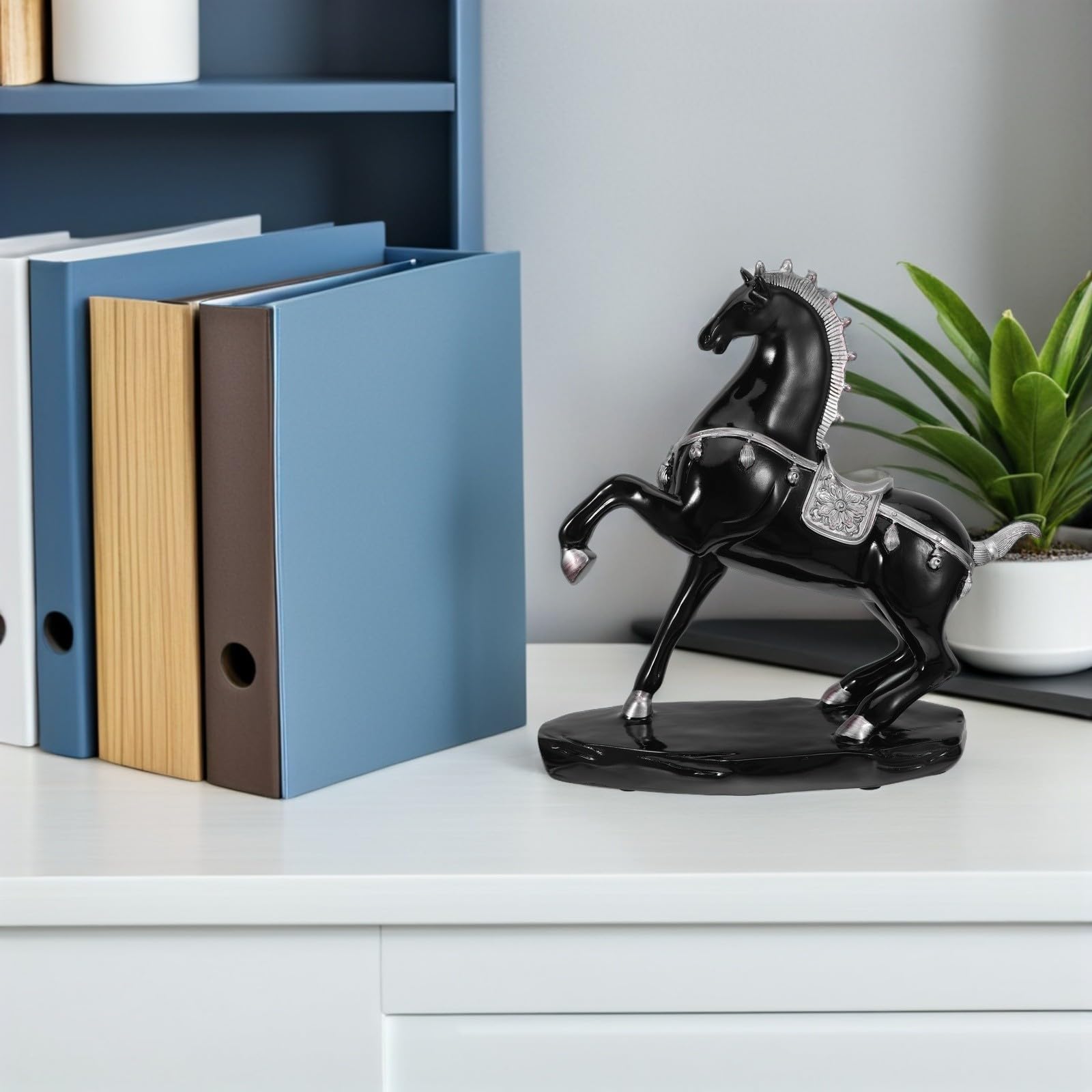 PRETYZOOM Stehende Pferdestatue mit Feng Shui Funktion aus Kunstharz Pferdefigur als Glücksbringer und Tischdekoration für 2026 Chinesische Tierkreiszeichen für Zuhause und Geschenk