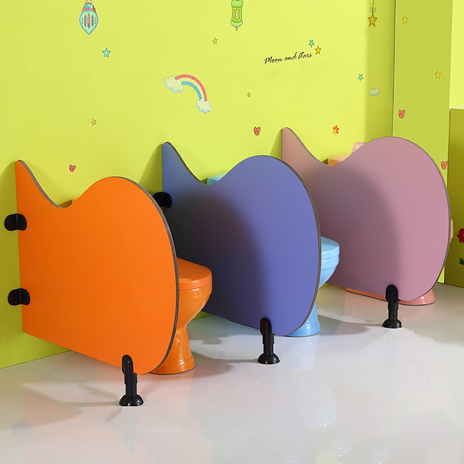 Orinatoio Kinder da pavimento con divisore insonorizzato, ideale per scuole e asili, migliora l'igiene e il comfort, perfetto per bagni adatti ai bambini